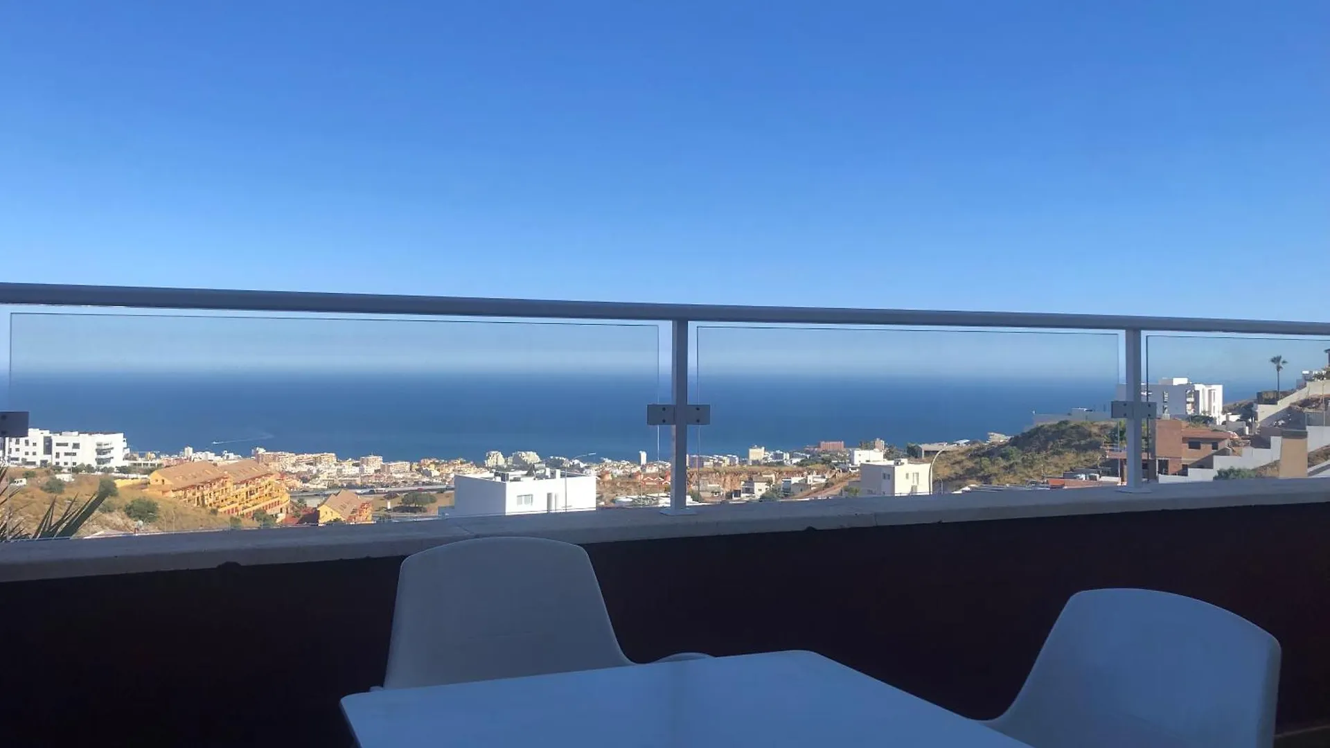 Ático duplex en Benalmádena vistas al mar y montaña dos habitaciones 0*,