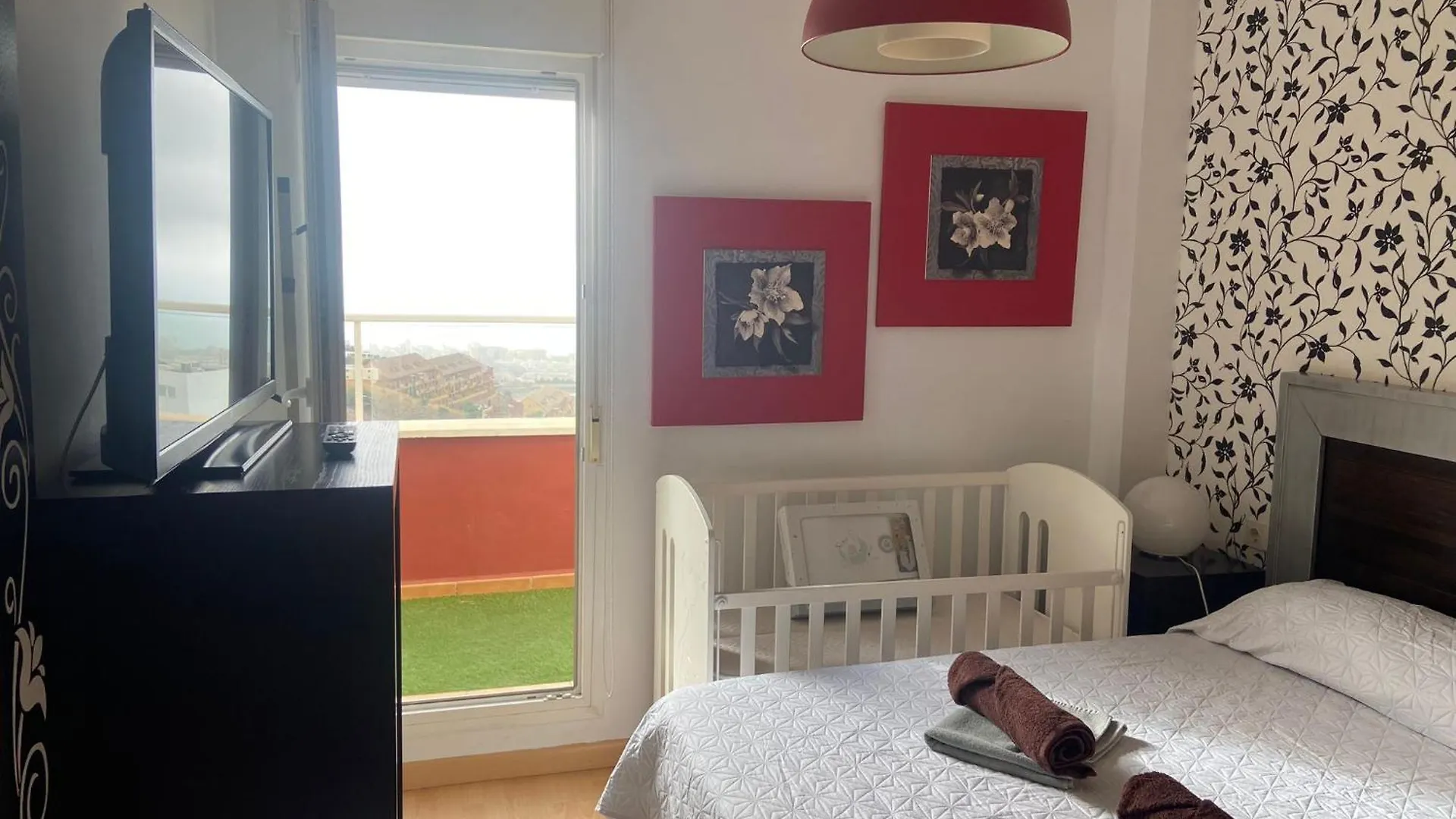 Ático duplex en Benalmádena vistas al mar y montaña dos habitaciones 0*,  Espanha